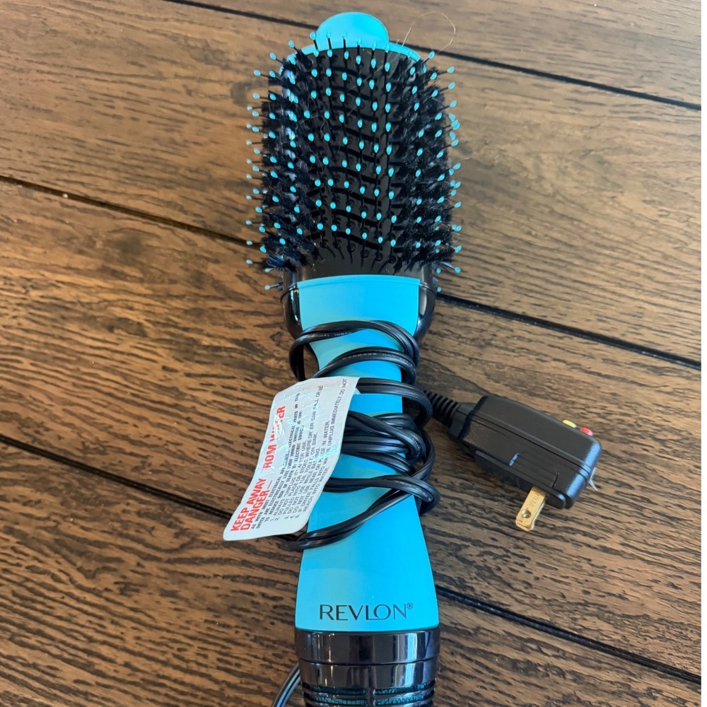 Revlon One-Step Hair Dryer Volumizer Turquoise Good Hot Air Brush Blowout